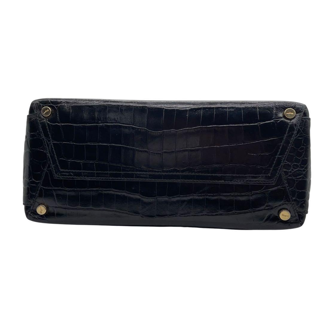 フェラガモ ハンドバッグ ヴァラリボン 型押し フラップ レザー 自立型 コンパクト ゴールド金具 ロゴ刻印 レディース Salvatore Ferragamo s87