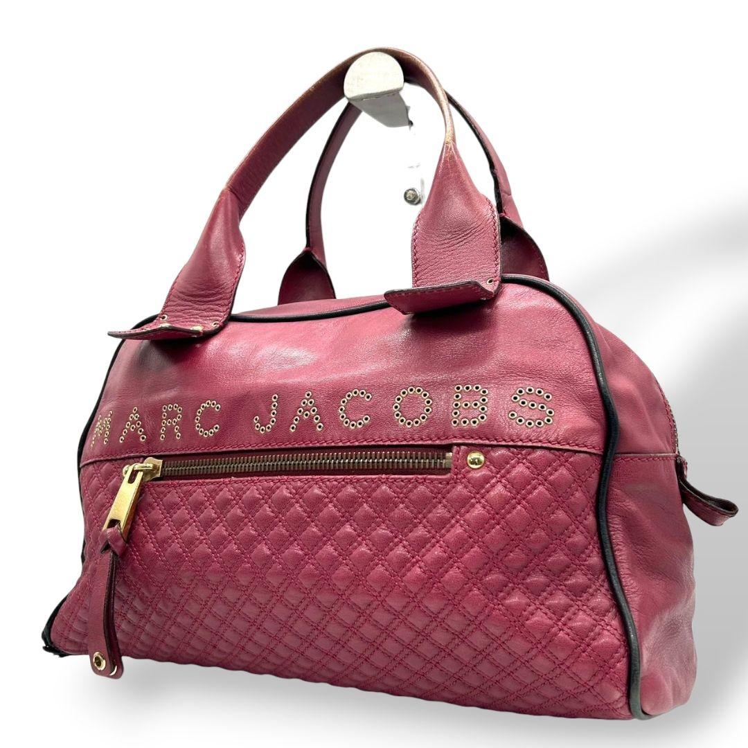 マークジェイコブス ハンドバッグ 赤 レッド キルティング スタッズロゴ レザー 本革 ミニボストン トートバッグ ワンショルダー 肩掛け可 ゴールド金具 MARC JACOBS s38