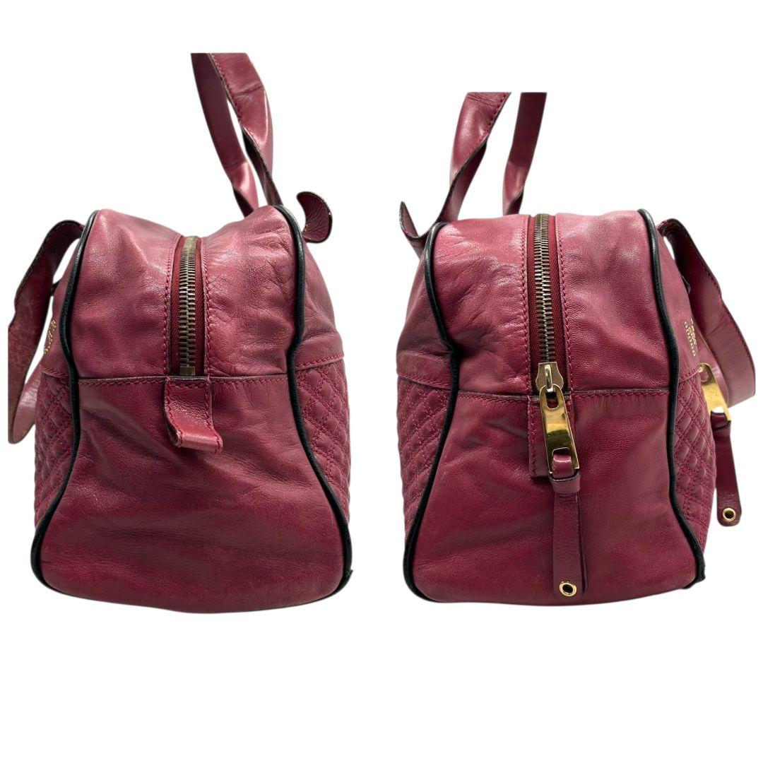 マークジェイコブス ハンドバッグ 赤 レッド キルティング スタッズロゴ レザー 本革 ミニボストン トートバッグ ワンショルダー 肩掛け可 ゴールド金具 MARC JACOBS s38