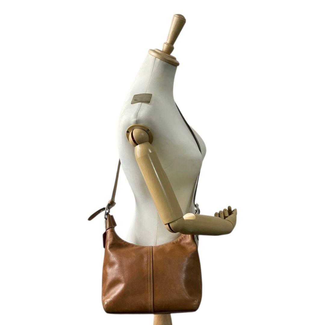 コーチ　ショルダーバッグ　茶　ホーボー　斜め掛け可　レザー　本革　T7　COACH　シルバー金具　9566　ブラウン