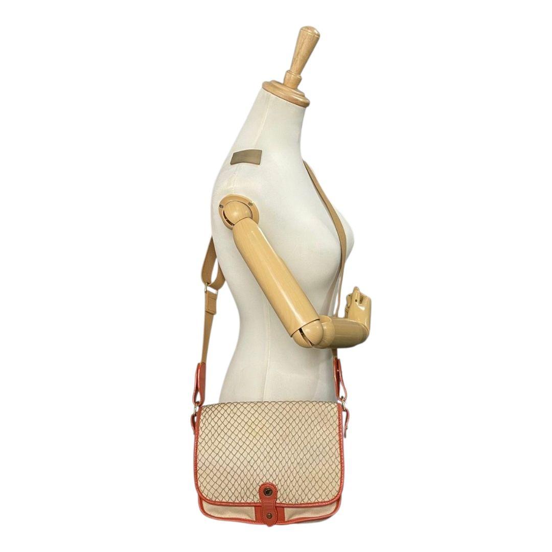 国内タイトルハンティングワールド ショルダーバッグ ベージュ レッド フラップ キャンバス レザー 斜め掛け可 ゴールド金具 ロゴ 本革 オレンジ 肩掛け可 HUNTING WORLD