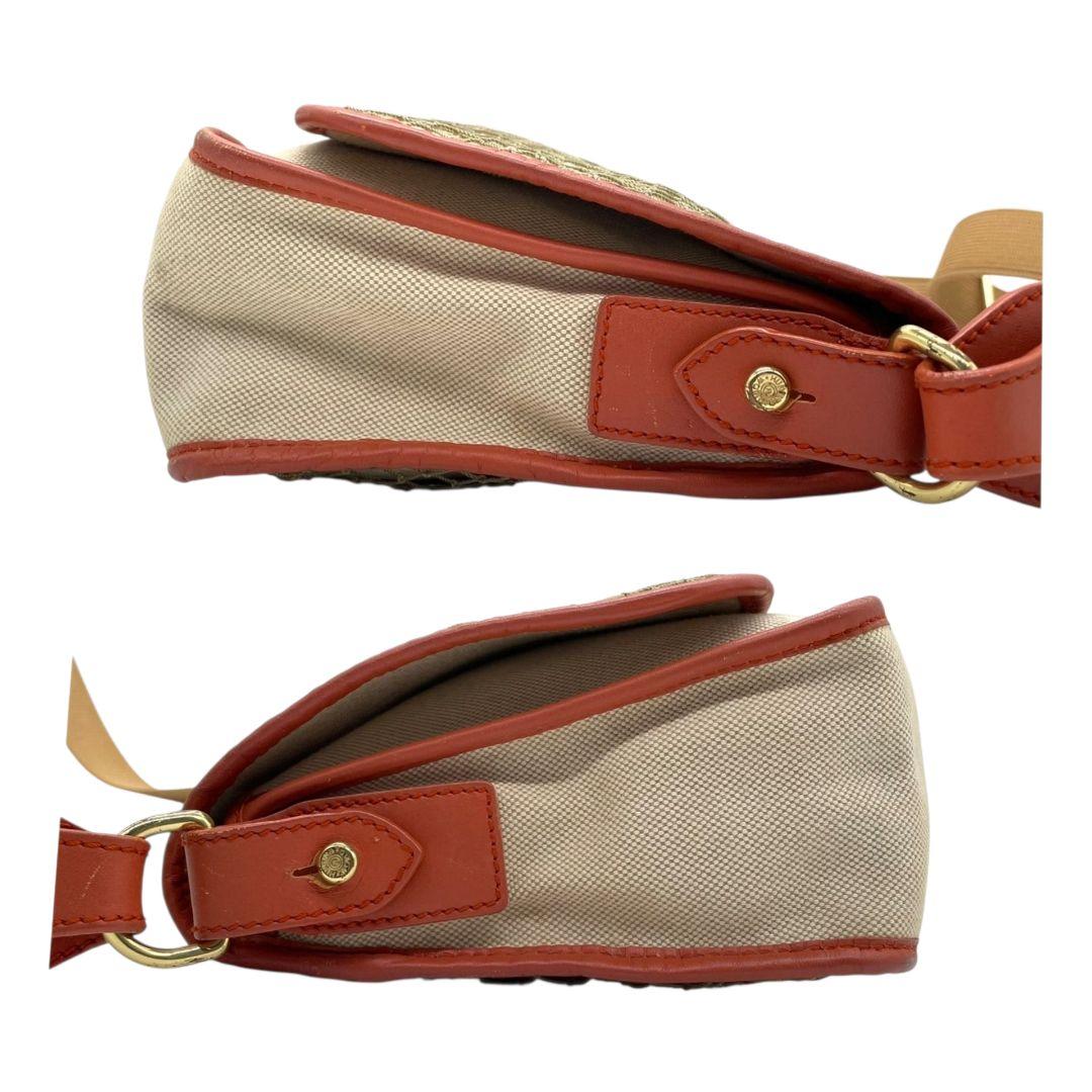 国内タイトルハンティングワールド ショルダーバッグ ベージュ レッド フラップ キャンバス レザー 斜め掛け可 ゴールド金具 ロゴ 本革 オレンジ 肩掛け可 HUNTING WORLD