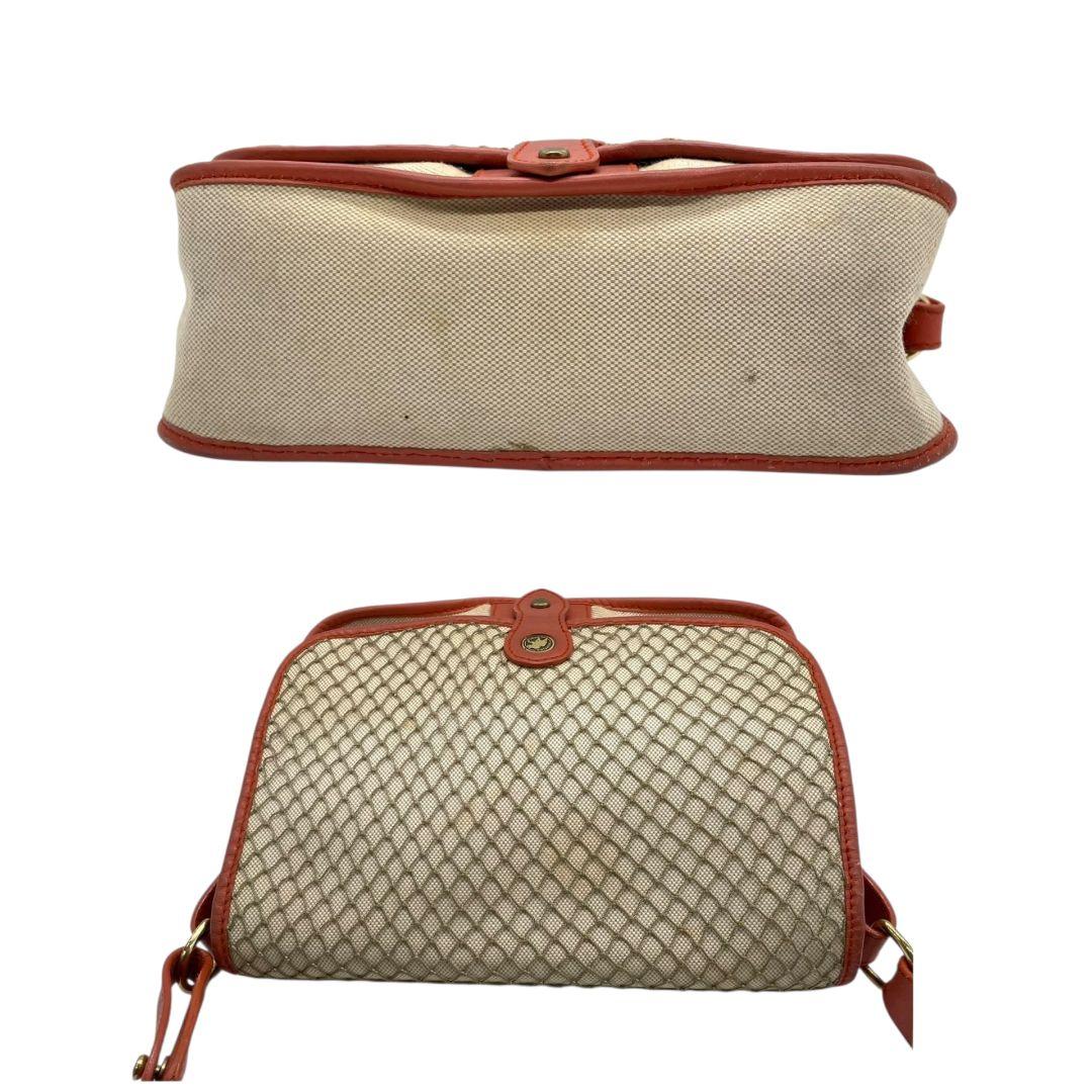 国内タイトルハンティングワールド ショルダーバッグ ベージュ レッド フラップ キャンバス レザー 斜め掛け可 ゴールド金具 ロゴ 本革 オレンジ 肩掛け可 HUNTING WORLD