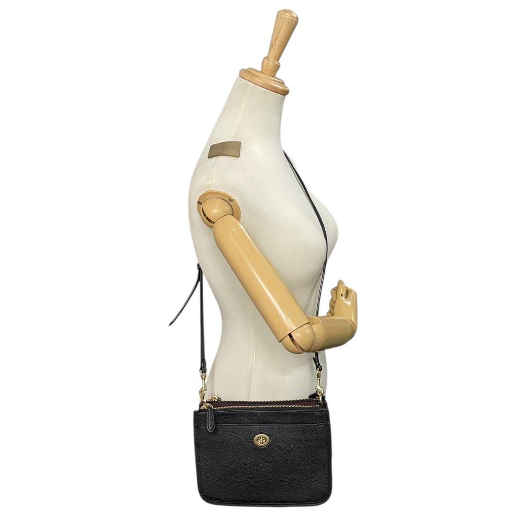 美品 コーチ ショルダーバッグ 黒 ターンロック s8 レザー 本革 斜め掛け可 ブラック ゴールド金具 COACH C6663 クロスボディ バッグ エレガント シンプル 高級感