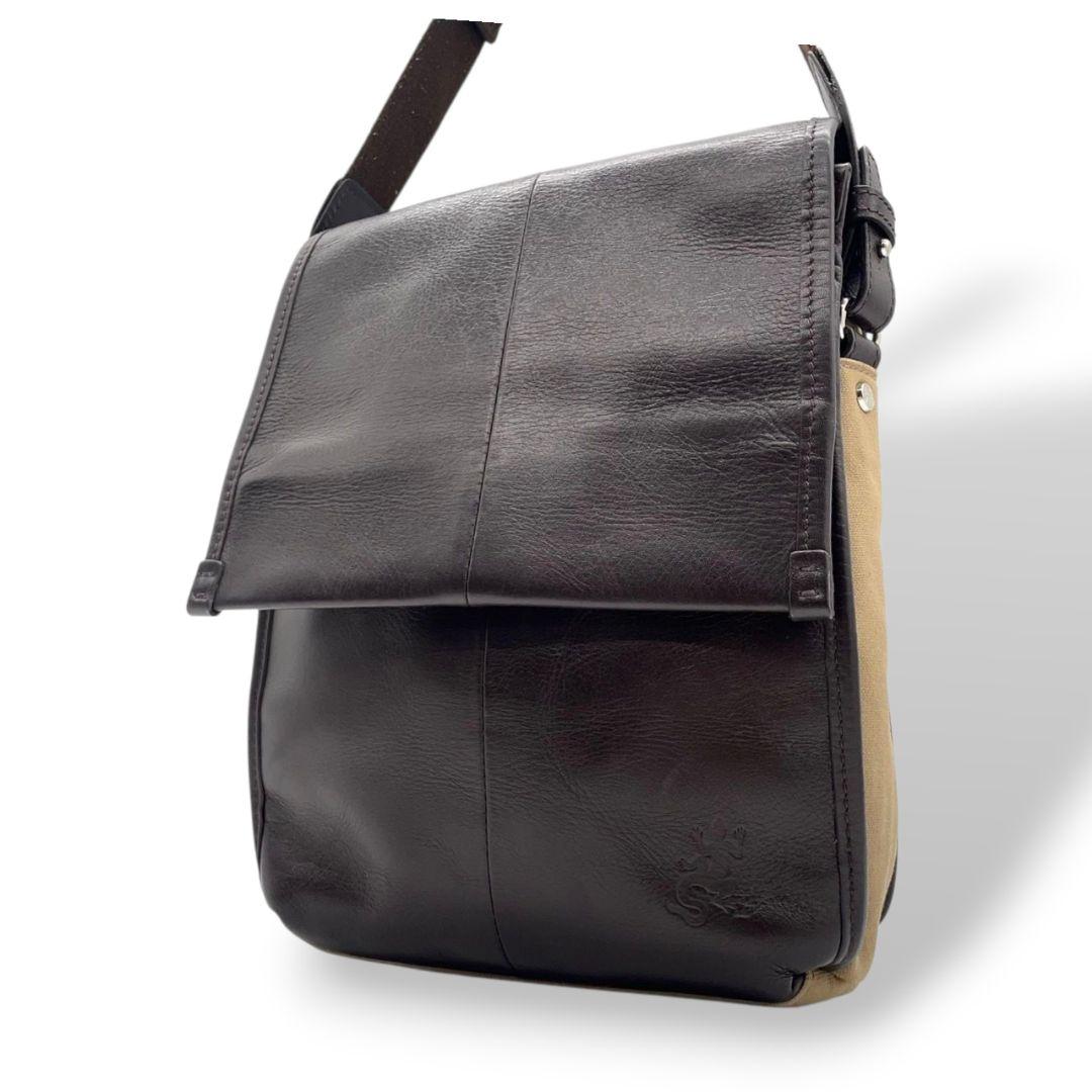 美品 アニエスベー ショルダーバッグ 茶 ブラウン ベージュ バイカラー フラップ レザー 本革 キャンバス 斜め掛け可 シルバー金具 ロゴ s20