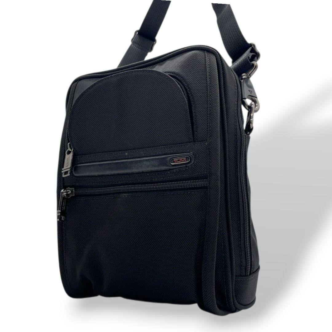 トゥミ ショルダーバッグ 黒 ロゴ 斜め掛け可 ビジネスバッグ キャンバス ブラック シルバー金具 メンズ TUMI T7 クロスボディ ナイロン風 軽量 通勤 通学 オシャレ