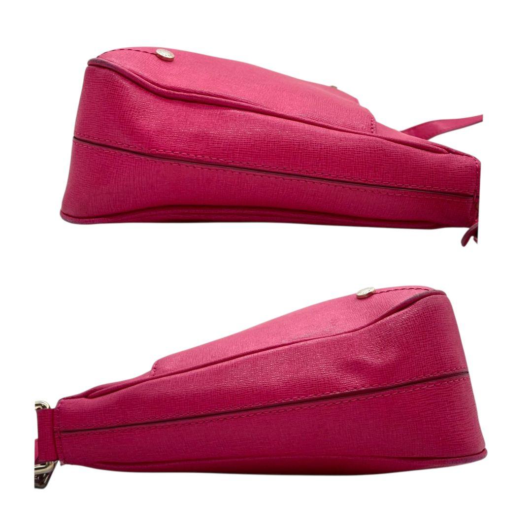 フルラ FURLA ショルダーバッグ ピンク ロゴ レザー 本革 斜め掛け可 チャーム付き ゴールド金具 シルバー金具 ロゴプレート T1 レディース