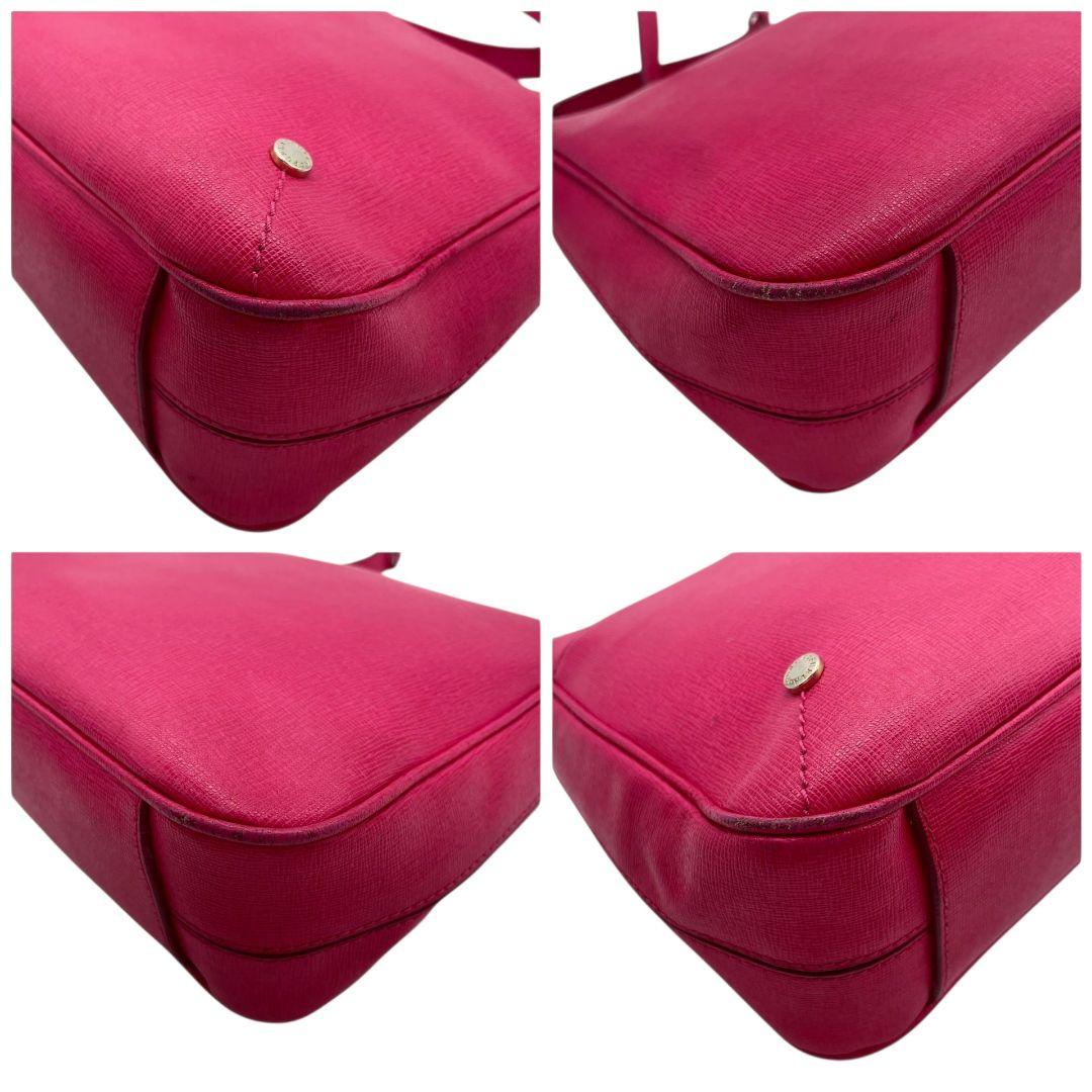 フルラ FURLA ショルダーバッグ ピンク ロゴ レザー 本革 斜め掛け可 チャーム付き ゴールド金具 シルバー金具 ロゴプレート T1 レディース