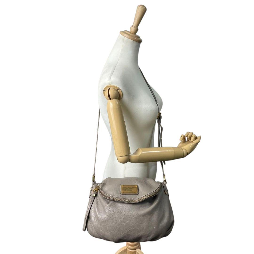 マークバイマークジェイコブス ショルダーバッグ グレー 斜め掛け可 レザー 本革 ゴールド金具 ロゴプレート s5 MARC BY MARC JACOBS レディース