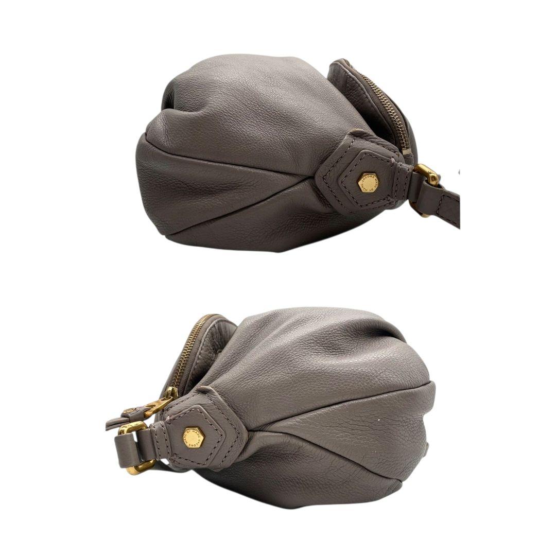 マークバイマークジェイコブス ショルダーバッグ グレー 斜め掛け可 レザー 本革 ゴールド金具 ロゴプレート s5 MARC BY MARC JACOBS レディース