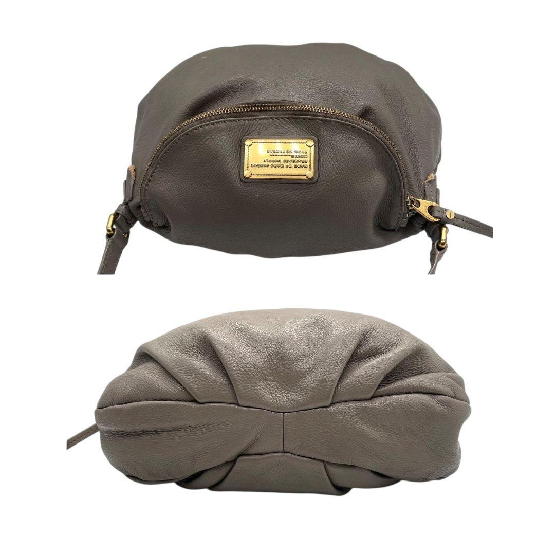 マークバイマークジェイコブス ショルダーバッグ グレー 斜め掛け可 レザー 本革 ゴールド金具 ロゴプレート s5 MARC BY MARC JACOBS レディース