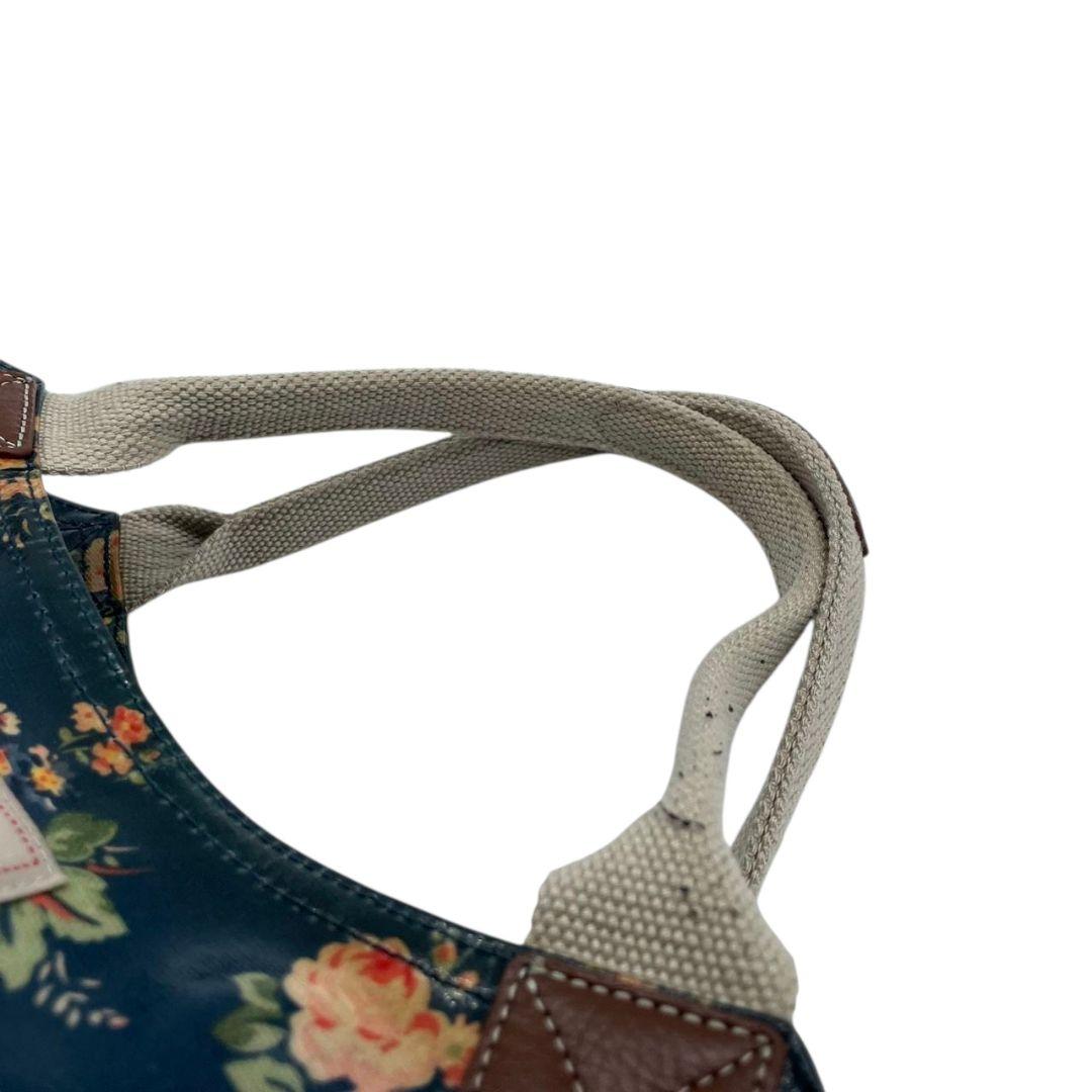 キャスキッドソン　トートバッグ　紺　花柄　総柄　ワンショル　エナメル　T4　ハンドバッグ　Cath Kidston　肩掛け可　肩かけ可　ロゴタグ　ネイビー　ブルー