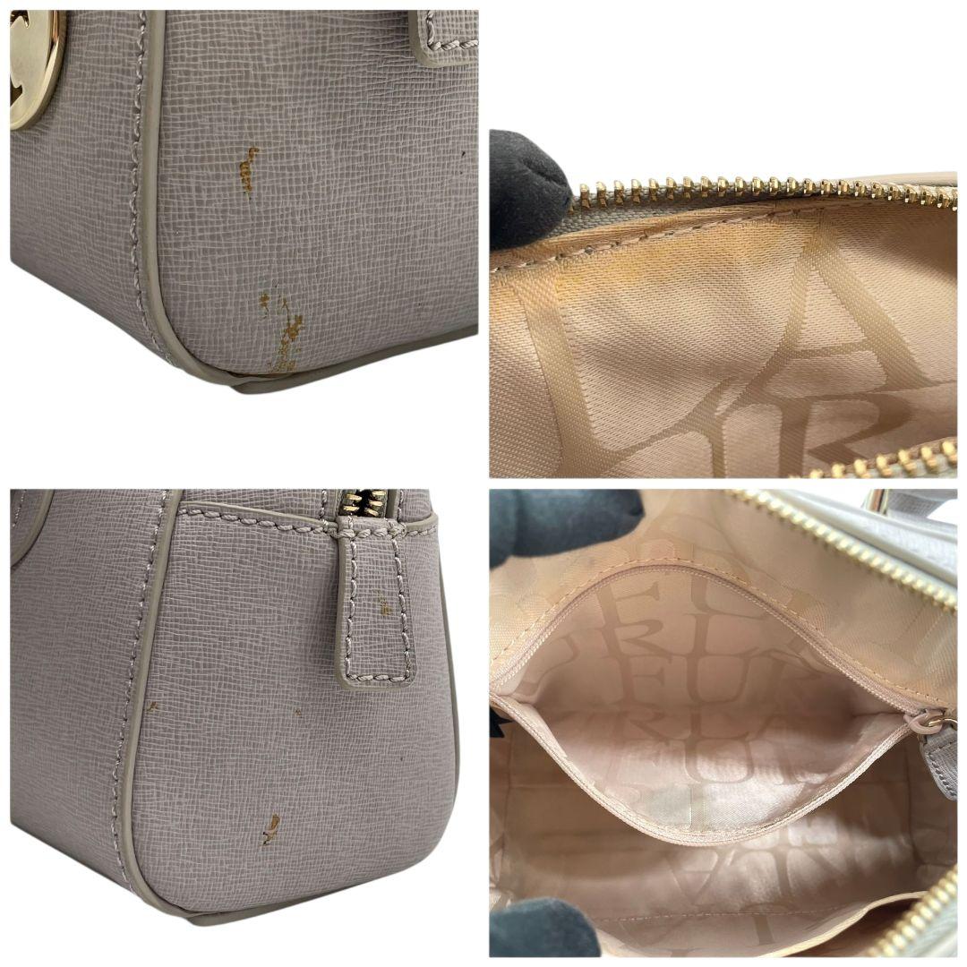 フルラ ハンドバッグ グレー グレージュ 2way ショルダーバッグ 斜め掛け可 トートバッグ レザー 本革 ゴールド金具 ロゴ チャーム付き FURLA 上品 おしゃれ 通勤 通学