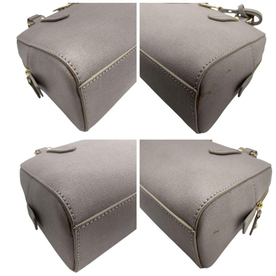 フルラ ハンドバッグ グレー グレージュ 2way ショルダーバッグ 斜め掛け可 トートバッグ レザー 本革 ゴールド金具 ロゴ チャーム付き FURLA 上品 おしゃれ 通勤 通学