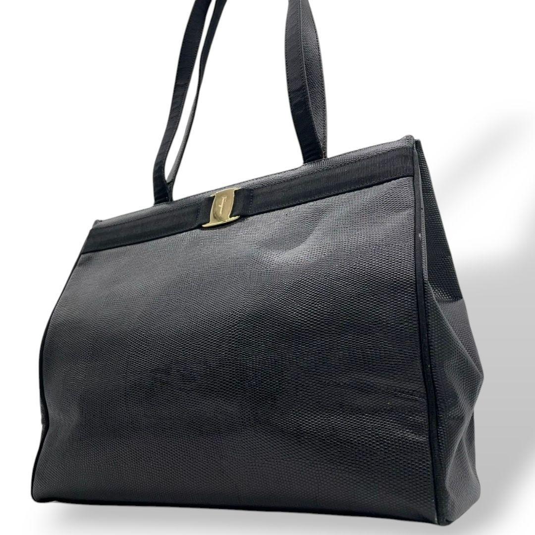 フェラガモ Salvatore Ferragamo トートバッグ 黒 ヴァラリボン レザー ワンショルダー 2530 A5 A4収納 自立可 ゴールド金具 肩掛け可 肩かけ可 本革 ブラック レディース