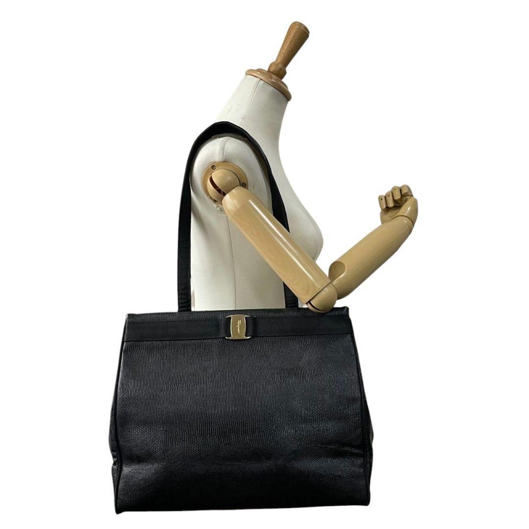 フェラガモ Salvatore Ferragamo トートバッグ 黒 ヴァラリボン レザー ワンショルダー 2530 A5 A4収納 自立可 ゴールド金具 肩掛け可 肩かけ可 本革 ブラック レディース
