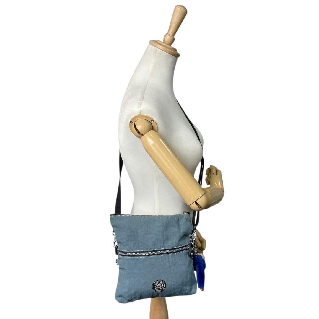 キプリング Kipling ショルダーバッグ 青 ブルー ナイロン ロゴ チャーム付き 斜め掛け可 s6 レディース