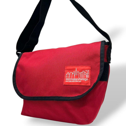 マンハッタンポーテージ ショルダーバッグ 赤 フラップ 斜め掛け可 s69 ナイロン ブランドロゴ レッド ManhattanPortage 斜めがけ クロスボディ バッグ 軽量 通勤 通学