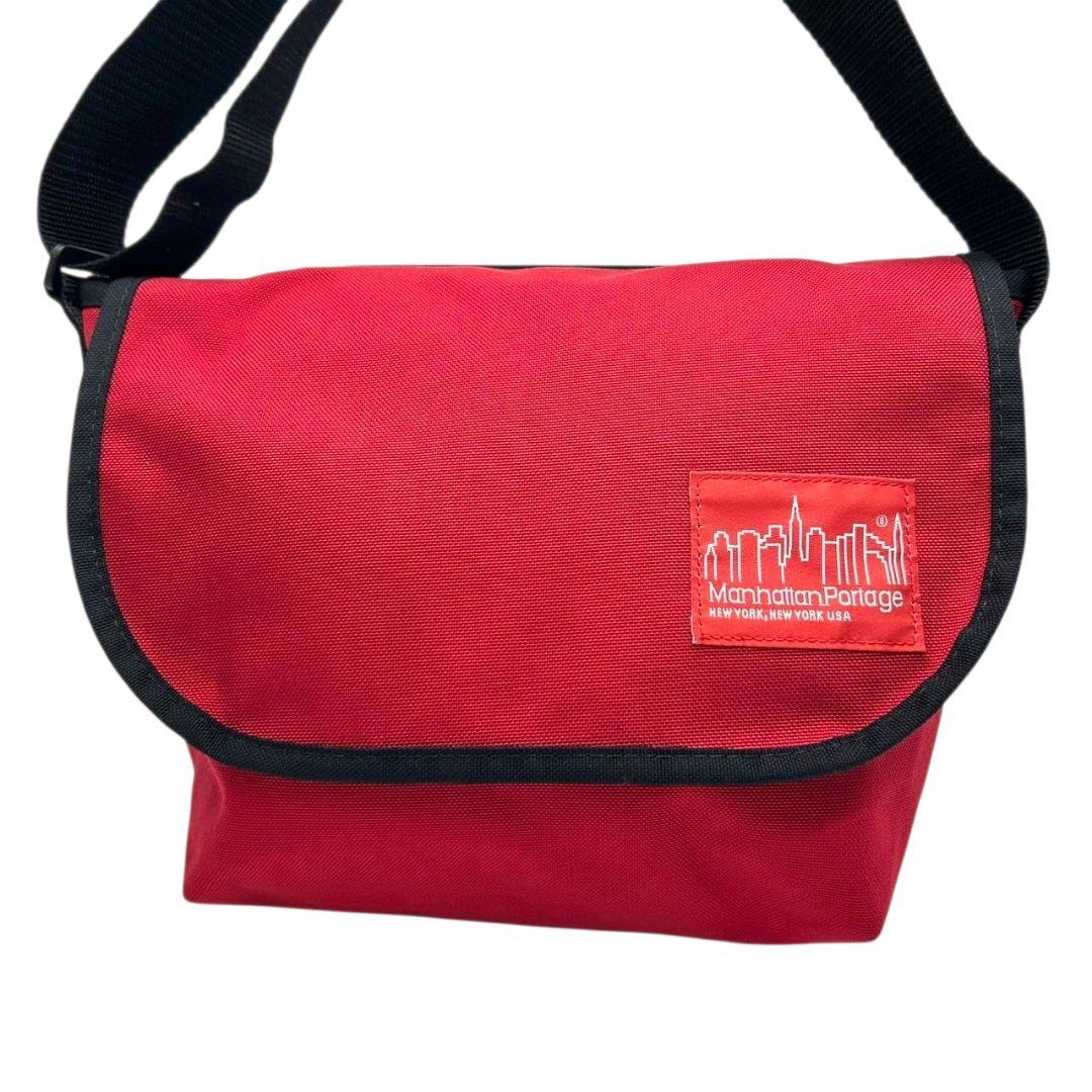 マンハッタンポーテージ ショルダーバッグ 赤 フラップ 斜め掛け可 s69 ナイロン ブランドロゴ レッド ManhattanPortage 斜めがけ クロスボディ バッグ 軽量 通勤 通学