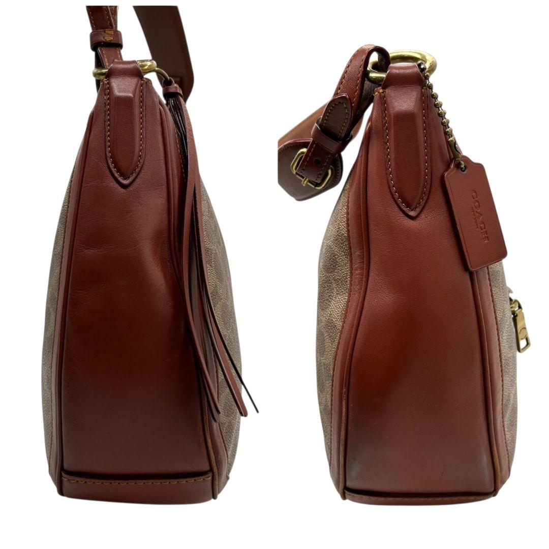 コーチ　ショルダーバッグ　茶　シグネチャー　ホーボー　2way　本革　s36　ハンドバッグ　トートバッグ　レザー　ワンショル　キャンバス　ブラウン　A4収納　斜め掛け可　チャーム付き　ゴールド金具　COACH　38580