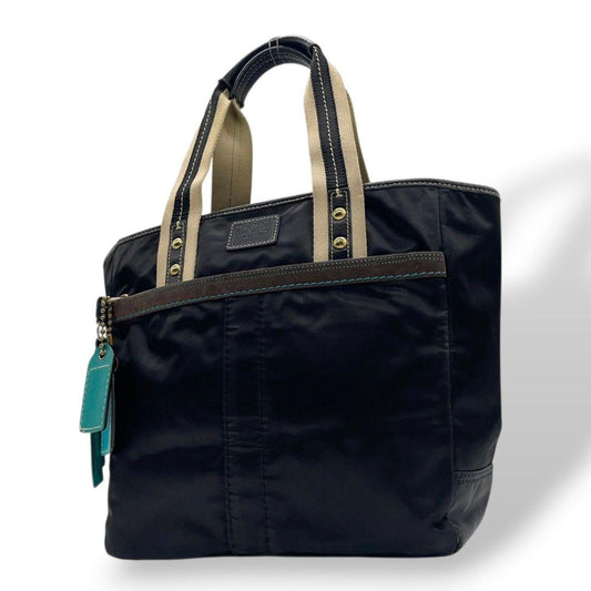 コーチ トートバッグ 黒 ワンショルダー ナイロン レザー チャーム付き u7 ハンドバッグ 肩掛け可 肩かけ可 ブラック ゴールド金具 ロゴプレート 本革 139