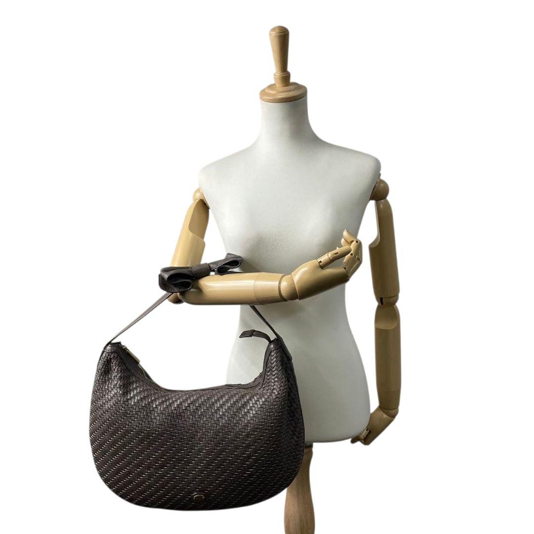 美品　アルマーニコレツィオーニ　ショルダーバッグ　茶　s23　編み込み　ワンショルダー　肩掛け可　レザー　本革　ブラウン　ポーチ付き　リボン　ロゴプレート　ゴールド金具　ARMANI COLLEZIONI