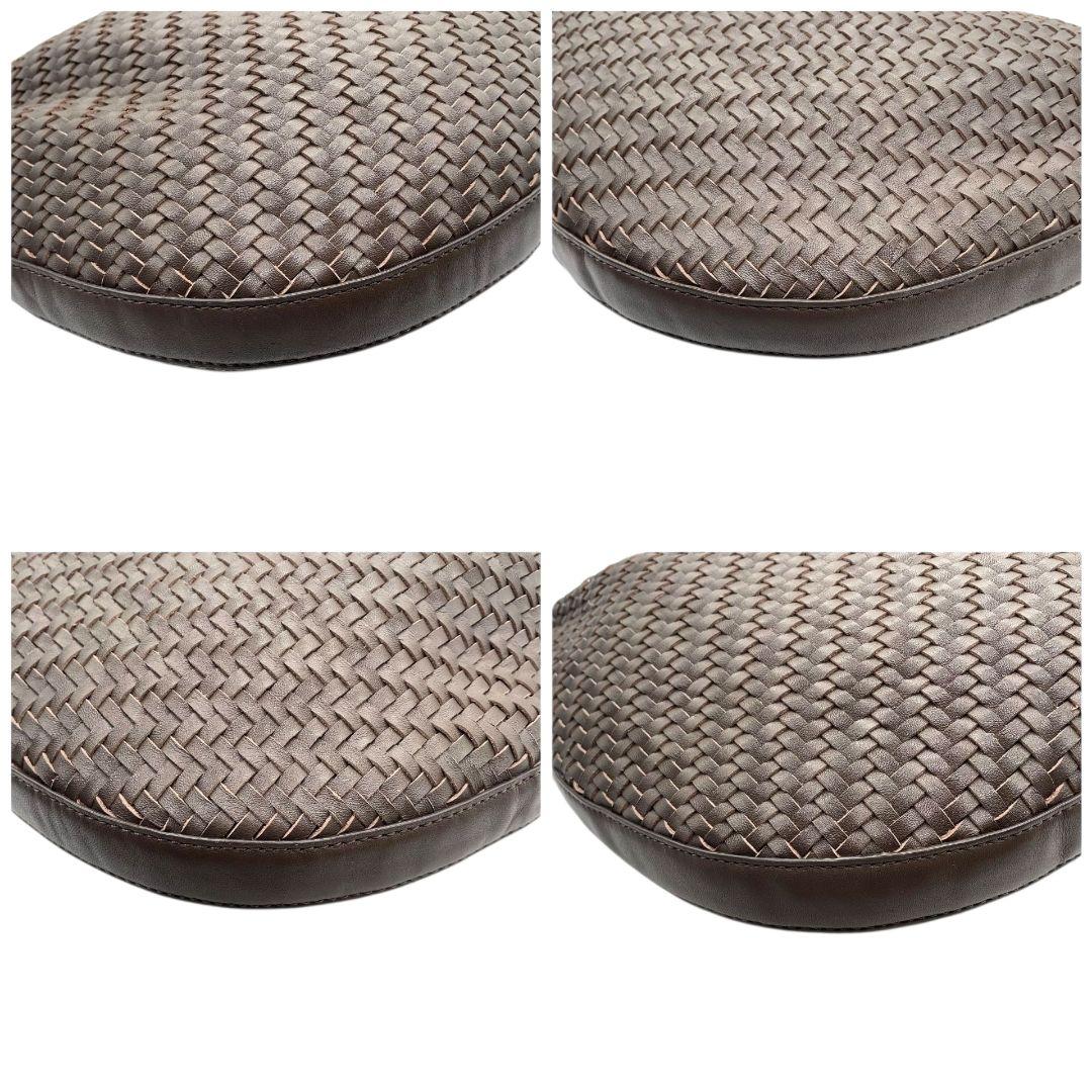 美品　アルマーニコレツィオーニ　ショルダーバッグ　茶　s23　編み込み　ワンショルダー　肩掛け可　レザー　本革　ブラウン　ポーチ付き　リボン　ロゴプレート　ゴールド金具　ARMANI COLLEZIONI