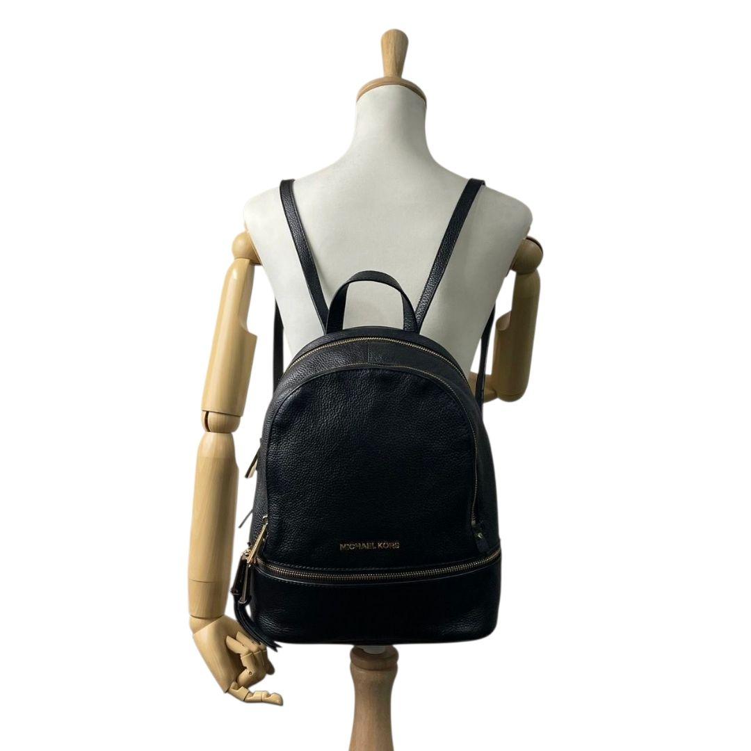 美品　マイケルコース　バックパック　黒　レザー　リアジップ　ロゴ　u10　本革　ゴールド金具　リュックサック　ブラック　MICHAEL KORS　オシャレ　本物保証　鑑定済