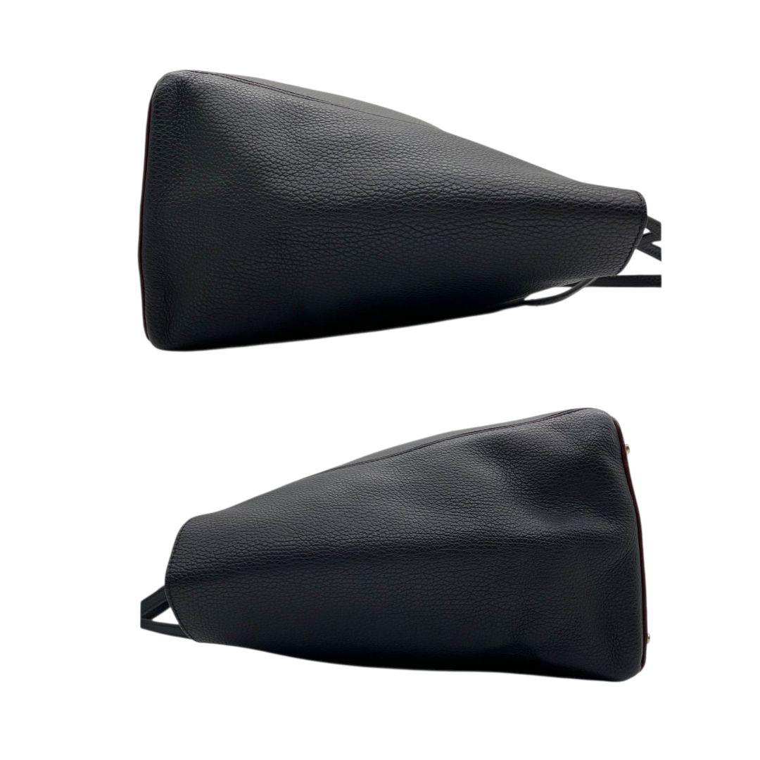 フルラ トートバッグ 黒 ロゴプレート A4収納 ワンショル レザー s80 ハンドバッグ 本革 肩掛け可 肩かけ可 ブラック ホワイト ゴールド金具 FURLA