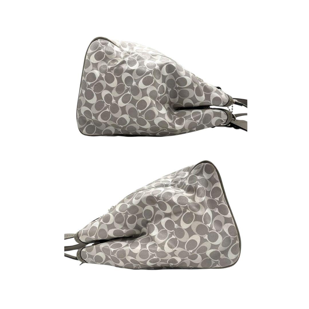 コーチ トートバッグ グレー シグネチャー ワンショルダー チャーム付き s15 ハンドバッグ 肩掛け可 肩かけ可 PVC 本革 ロゴプレート シルバー金具 F17179