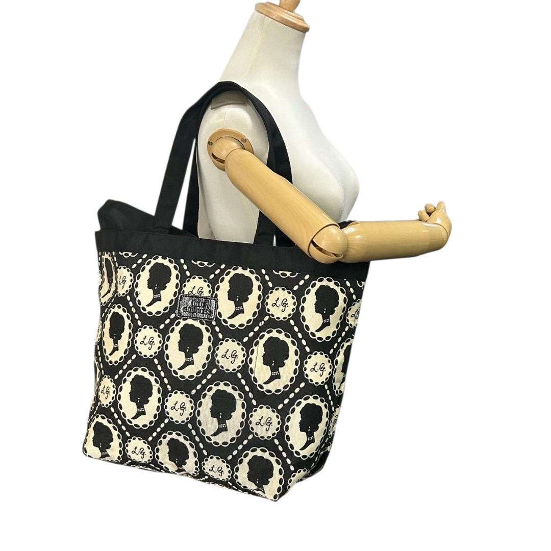 美品　ルルギネス　トートバッグ　黒　白　総柄　キャンバス　ワンショルダー　T7　A4収納　ハンドバッグ　ブラック　ホワイト　肩掛け可　肩かけ可　ロゴプレート　LULU GUINNESS