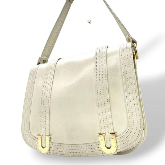 ウンガロ ショルダーバッグ 白 ホワイト アイボリー フラップ レザー 本革 ゴールド金具 ロゴ ungaro 上品 エレガント おしゃれ 斜め掛け可 通勤 通学