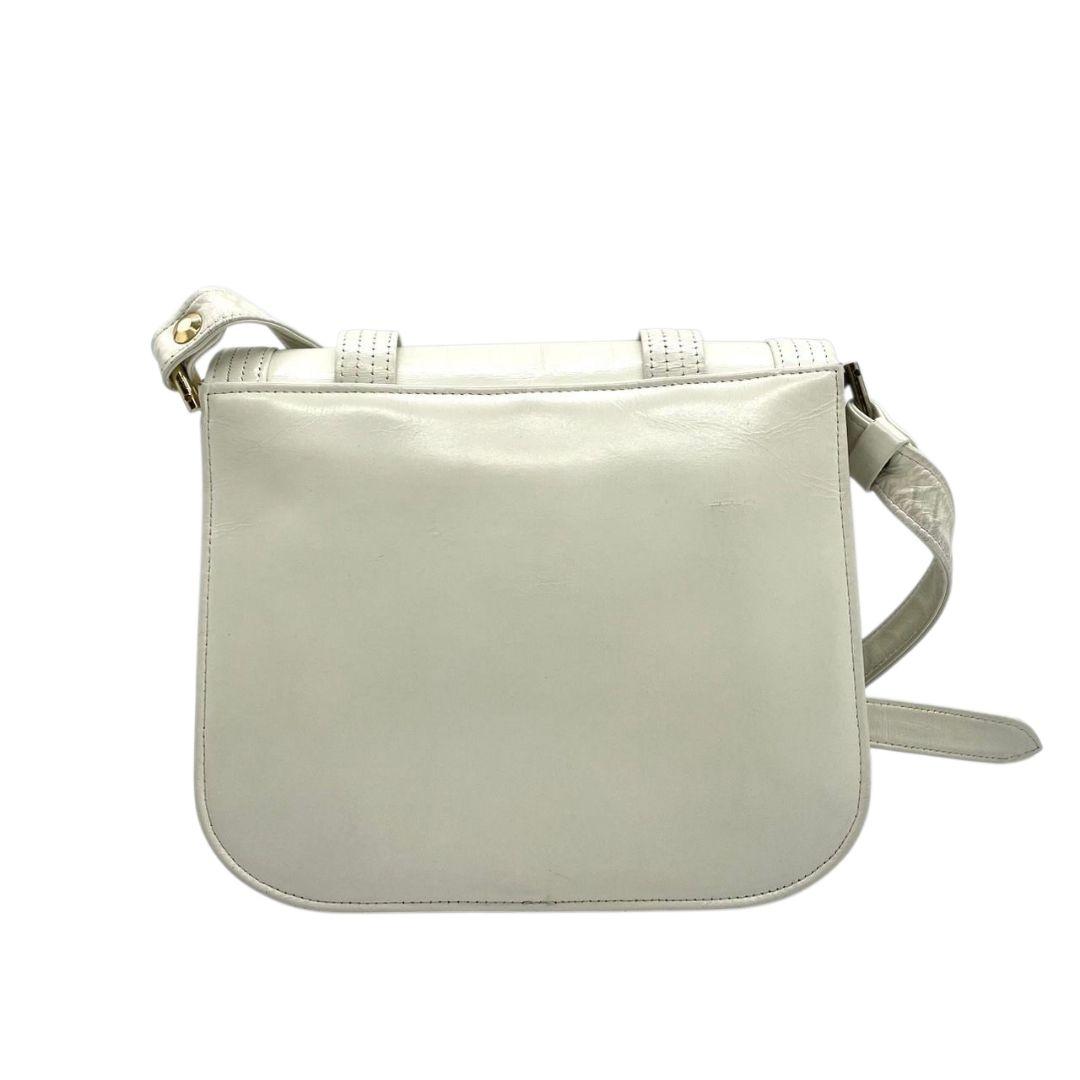 ウンガロ ショルダーバッグ 白 ホワイト アイボリー フラップ レザー 本革 ゴールド金具 ロゴ ungaro 上品 エレガント おしゃれ 斜め掛け可 通勤 通学