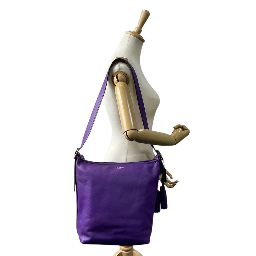 美品 コーチ ショルダーバッグ パープル レガシー ワンショル レザー u6 19889 A4収納 肩掛け可 肩かけ可 トートバッグ ハンドバッグ タッセル シルバー金具 本革 ロゴタグ COACH 上品 高級感