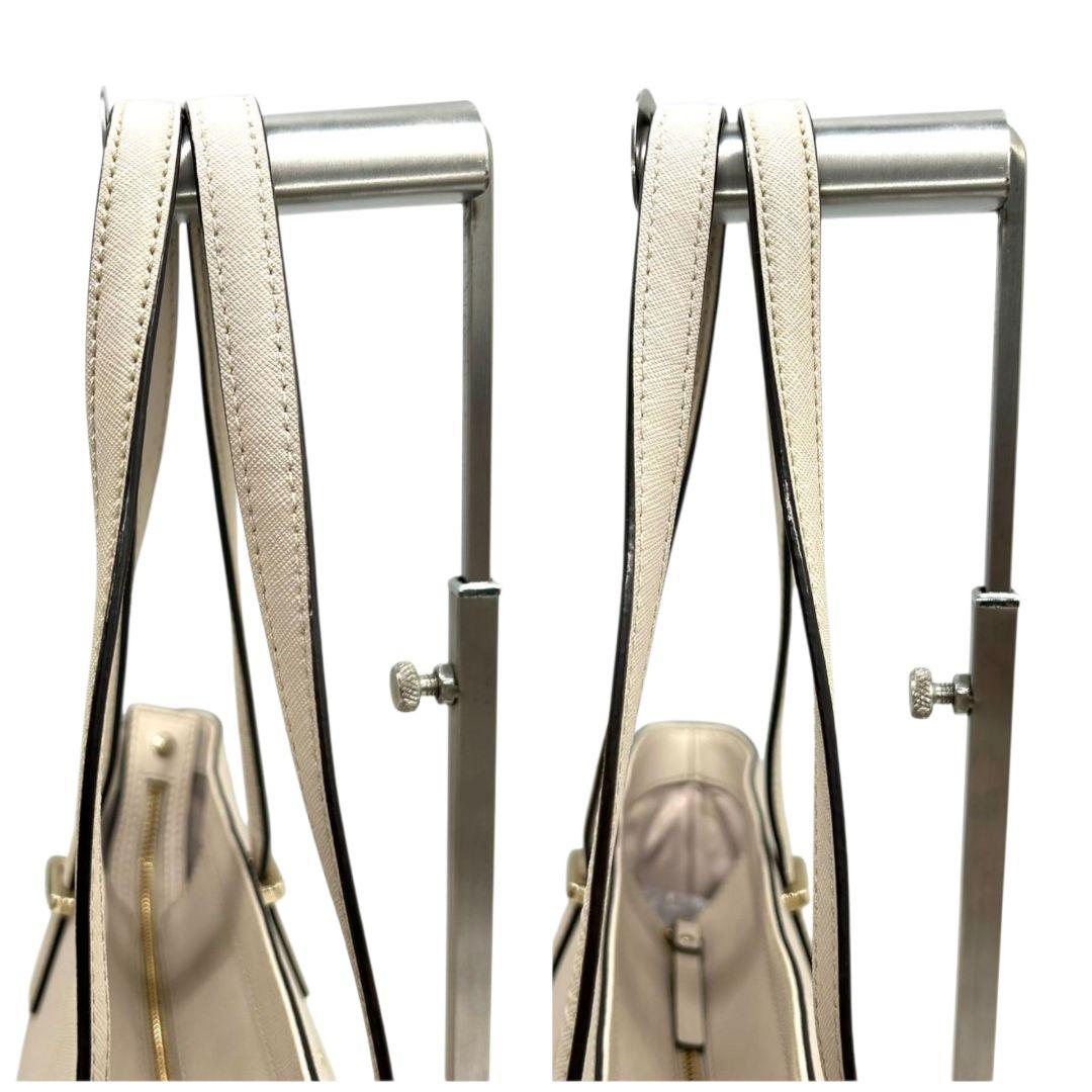 ケイトスペード トートバッグ グレー イエロー 黄 バイカラー PVC 自立可 ワンショルダー 肩掛け可 ハンドバッグ ゴールド金具 ロゴ kate spade E2