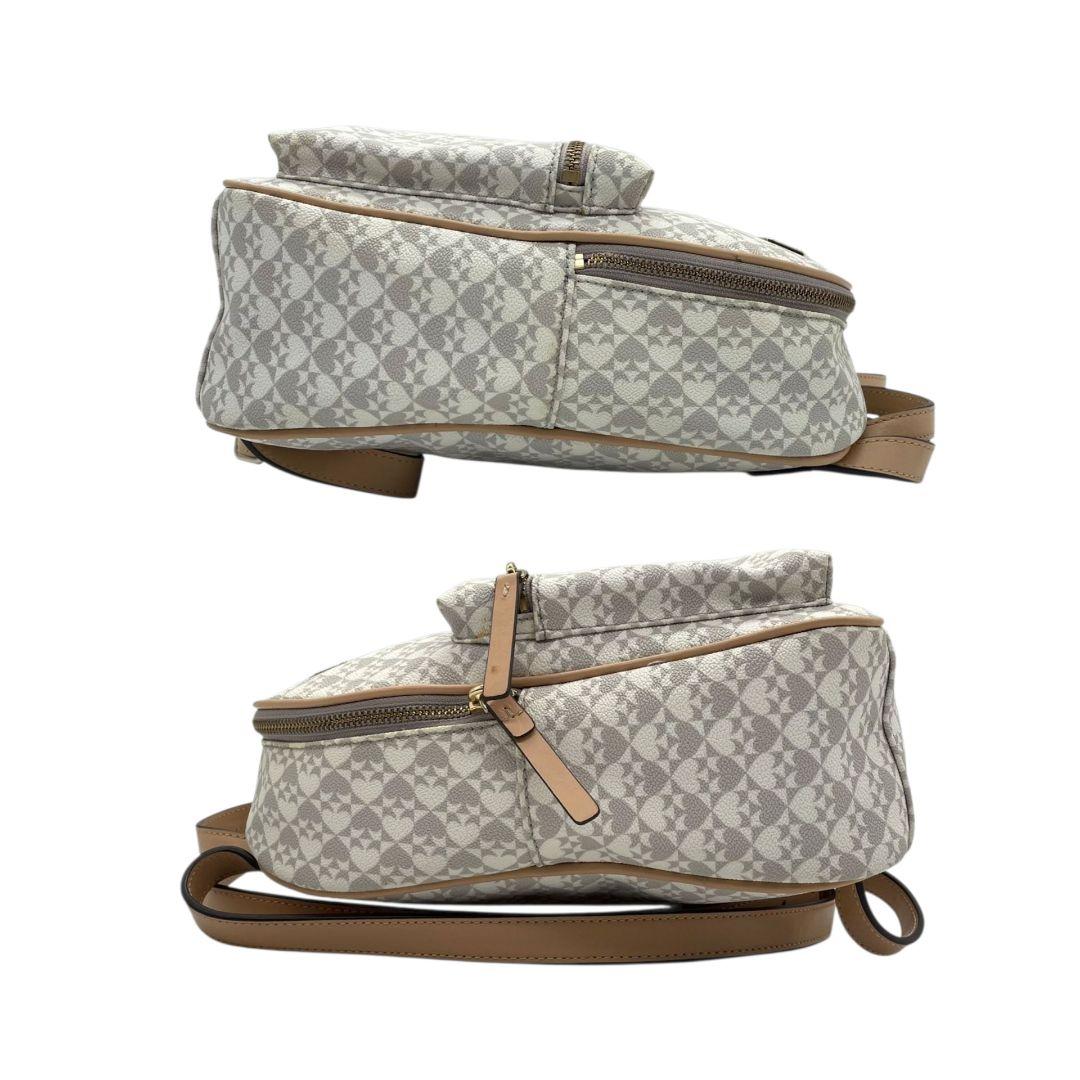 ケイトスペード バックパック 白 ホワイト モノグラム 総柄 リュック レザー 本革 PVC ゴールド金具 ロゴプレート kate spade おしゃれ 通勤 通学 大容量 軽量 人気