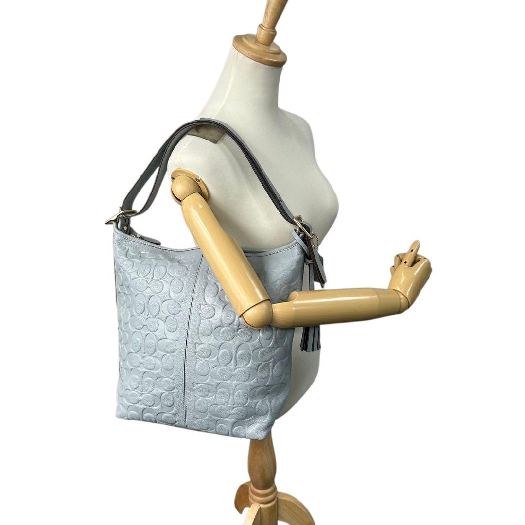 美品 COACH コーチ ショルダーバッグ トート 2way シグネチャー エンボス 斜め掛け可 ワンショルダー レザー 本革 グレー×ライトブルー ロゴタグ タッセル ゴールド金具 T6