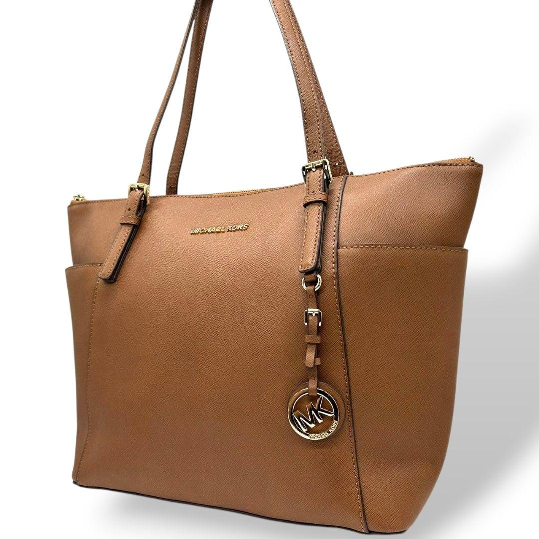 マイケルコース トートバッグ 茶 サフィアーノ ロゴ ワンショルダー PVC S ハンドバッグ A4収納 自立可 肩掛け可 肩かけ可 レザー ゴールド金具 ロゴプレート チャーム付き ブラウン MICHAEL KORS