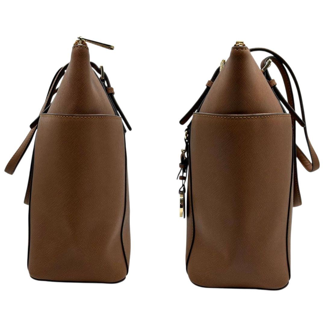 マイケルコース トートバッグ 茶 サフィアーノ ロゴ ワンショルダー PVC S ハンドバッグ A4収納 自立可 肩掛け可 肩かけ可 レザー ゴールド金具 ロゴプレート チャーム付き ブラウン MICHAEL KORS