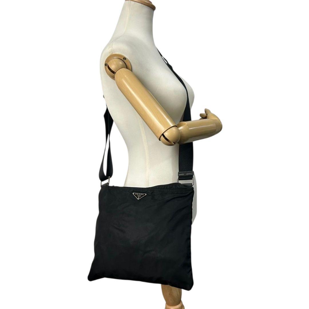 PRADA プラダ ショルダーバッグ ナイロン 黒 ブラック 三角ロゴプレート 斜め掛け可 シルバー金具 メンズ レディース ユニセックス