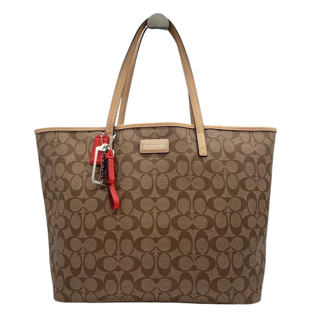 美品 コーチ トートバッグ 茶 シグネチャー ワンショルダー チャーム付き レザー T6 ハンドバッグ 肩掛け可 肩かけ可 PVC 本革 ブラウン ロゴプレート F27393