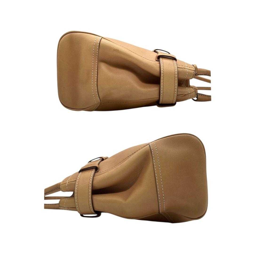 美品 コーチ ハンドバッグ ベージュ レザー 本革 A4収納 ワンショルダー u12 トートバッグ COACH 肩掛け可 シルバー金具 タッセル付き F08A71 上品 デイリーバッグ