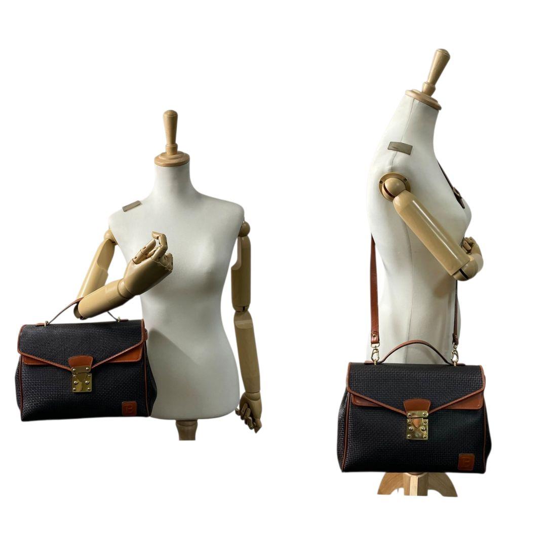 美品 バリー ハンドバッグ 黒 総柄 2WAY フラップ 斜め掛け可 ショルダーバッグ トートバッグ PVC レザー 本革 ゴールド金具 ロゴ ブラック ブラウン BALLY