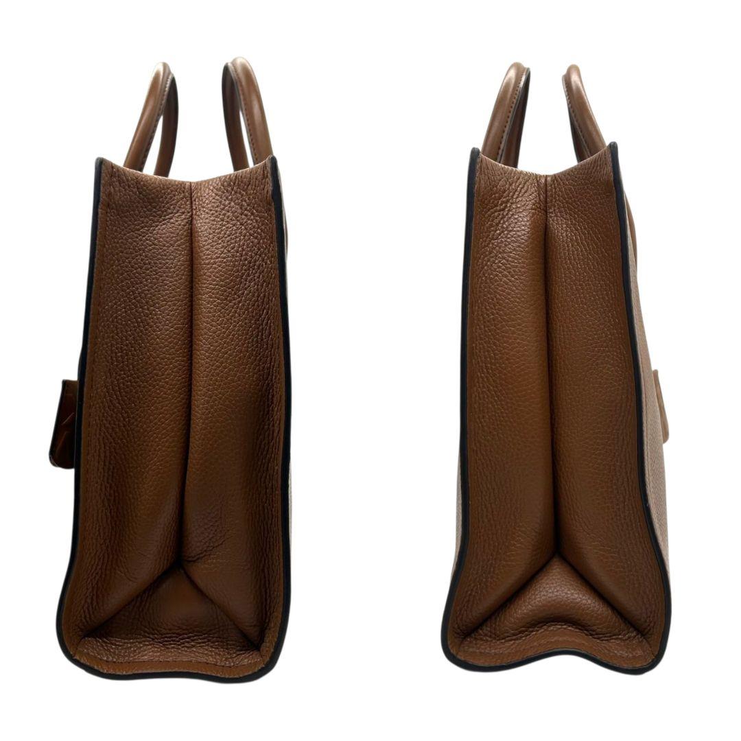 美品 MICHAEL KORS マイケルコース トートバッグ 2way A4収納 自立可 ショルダーバッグ 斜め掛け可 レザー 本革 ブラウン 茶 ロゴ チャーム付き ゴールド金具 H