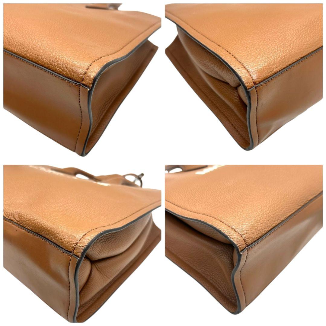 美品 MICHAEL KORS マイケルコース トートバッグ 2way A4収納 自立可 ショルダーバッグ 斜め掛け可 レザー 本革 ブラウン 茶 ロゴ チャーム付き ゴールド金具 H