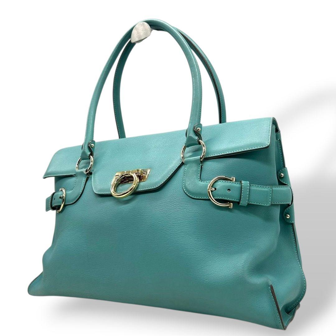 フェラガモ Ferragamo ハンドバッグ ガンチーニ フラップ グリーン ターコイズブルー A4収納 レザー 本革 トートバッグ 自立可 肩掛け可 ゴールド金具 保存袋付き E