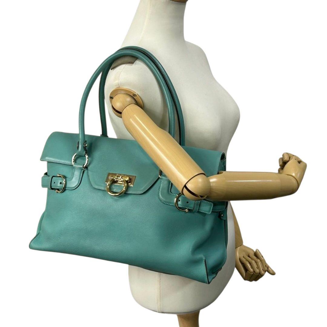 フェラガモ Ferragamo ハンドバッグ ガンチーニ フラップ グリーン ターコイズブルー A4収納 レザー 本革 トートバッグ 自立可 肩掛け可 ゴールド金具 保存袋付き E