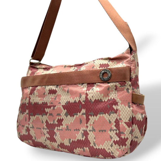 マリクレール ショルダーバッグ ピンク 総柄 ロゴ ナイロン 斜め掛け可 ブラウン シルバー金具 軽量 カジュアル marie claire s62