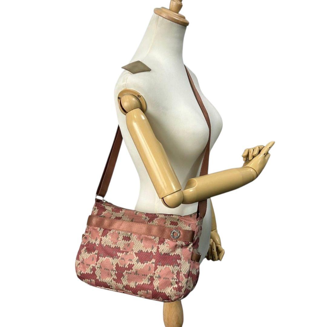 マリクレール ショルダーバッグ ピンク 総柄 ロゴ ナイロン 斜め掛け可 ブラウン シルバー金具 軽量 カジュアル marie claire s62