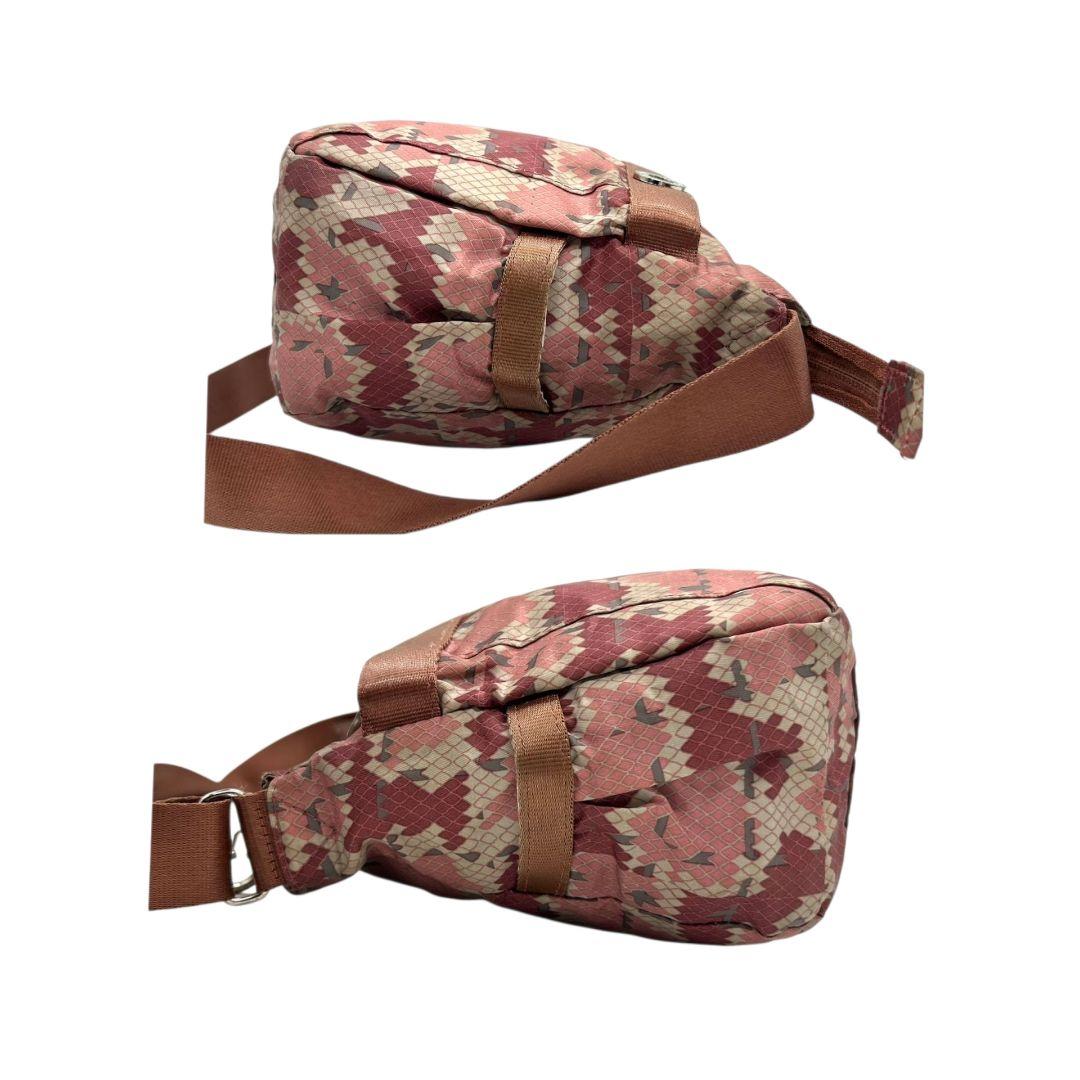 マリクレール ショルダーバッグ ピンク 総柄 ロゴ ナイロン 斜め掛け可 ブラウン シルバー金具 軽量 カジュアル marie claire s62